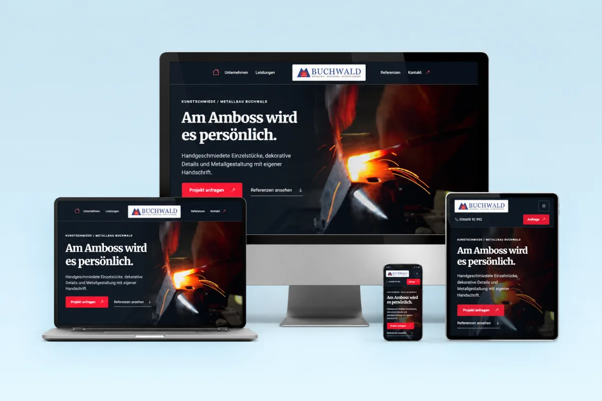 Die neue Website von Metallbau Buchwald mit dem Ambossmotiv auf Desktop, Laptop, Tablet und Smartphone.